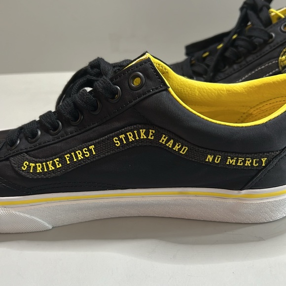 Vans Old Skool Cobra Kai Never Dies low canvas sneakers Men’s 8/Women’s 9.5. NWT - Picture 4 of 16